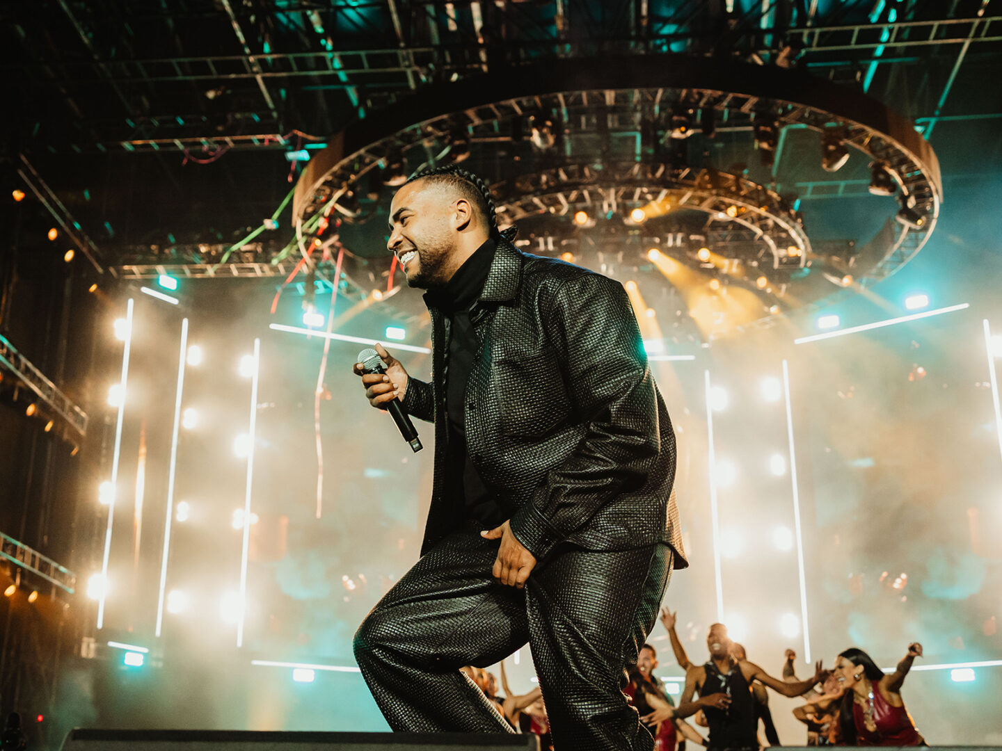Crowd at a Don Omar show